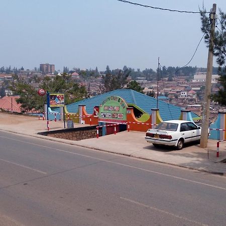 Colours Club And Spa Kigali Exterior foto