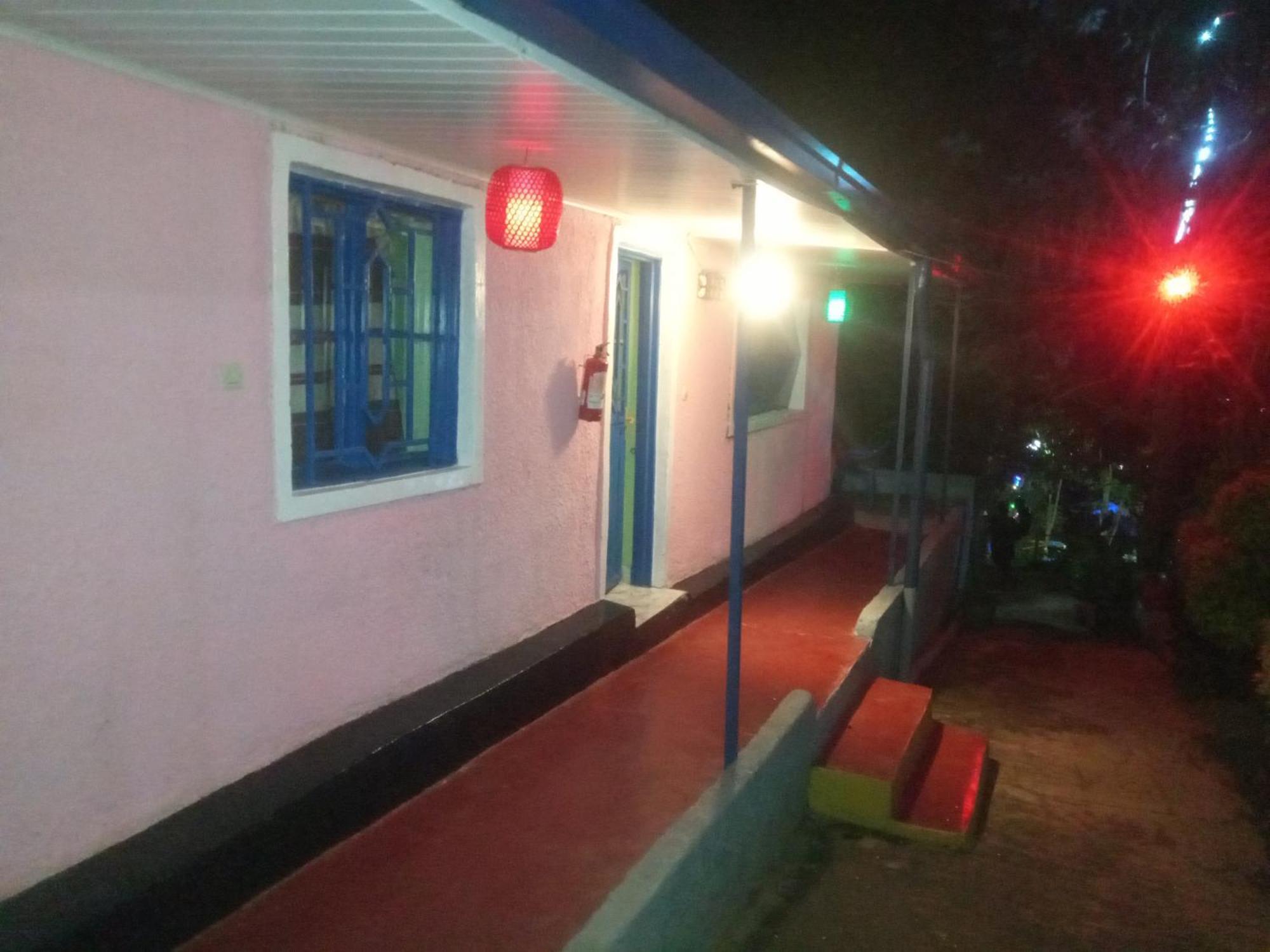 Colours Club And Spa Kigali Exterior foto